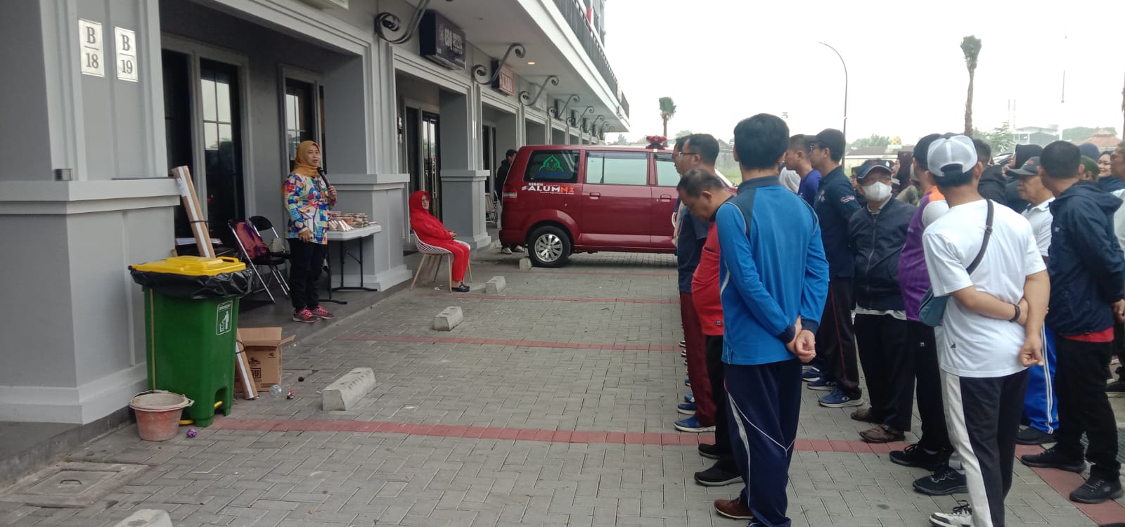 IMG 20250805 WA0003 1 PEMBIASAAN RUTIN DOA DAN APEL PAGI  SEBELUM AKTIVITAS BEKERJA DI STIKes DHARMA HUSADA STIKes