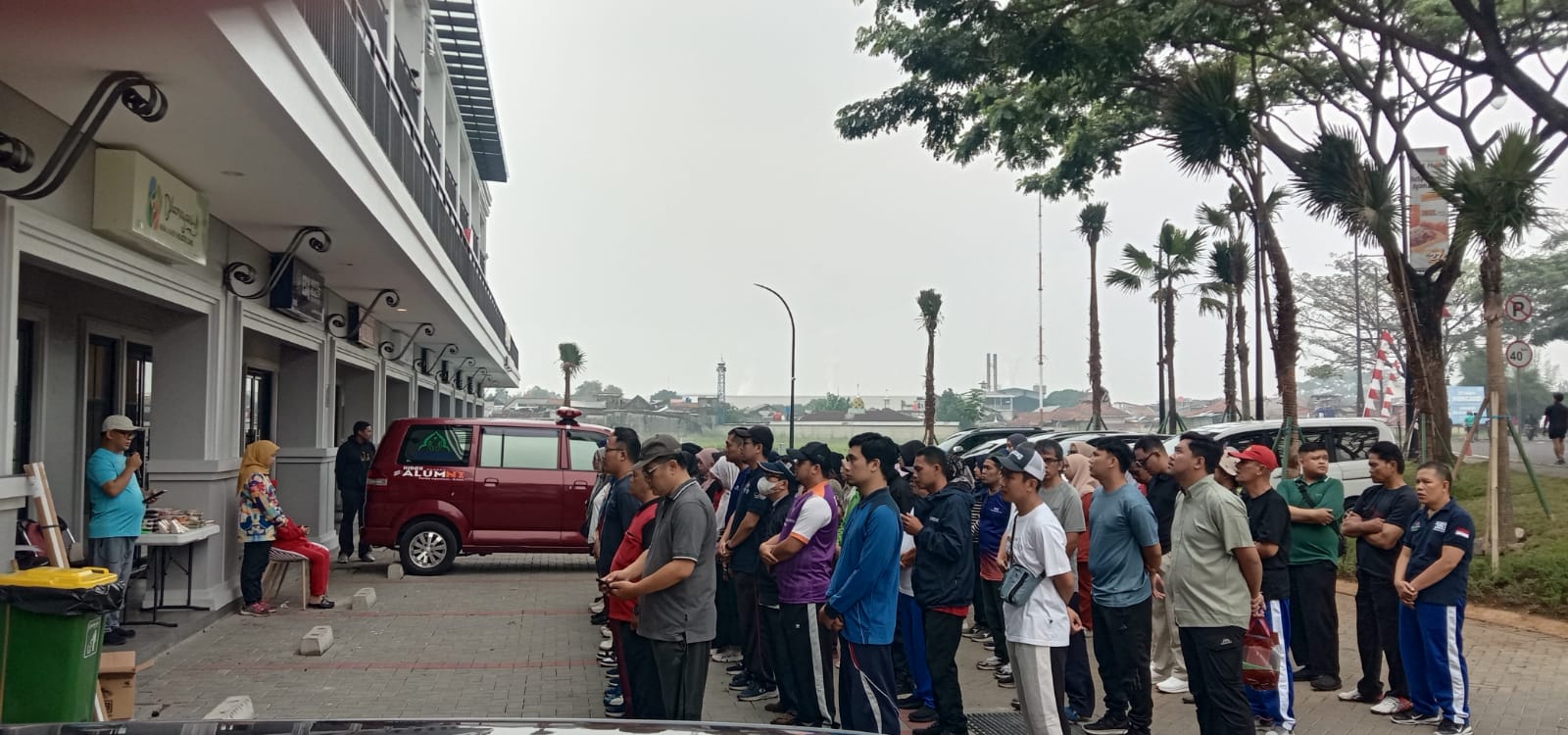 IMG 20250805 WA0006 PEMBIASAAN RUTIN DOA DAN APEL PAGI  SEBELUM AKTIVITAS BEKERJA DI STIKes DHARMA HUSADA STIKes