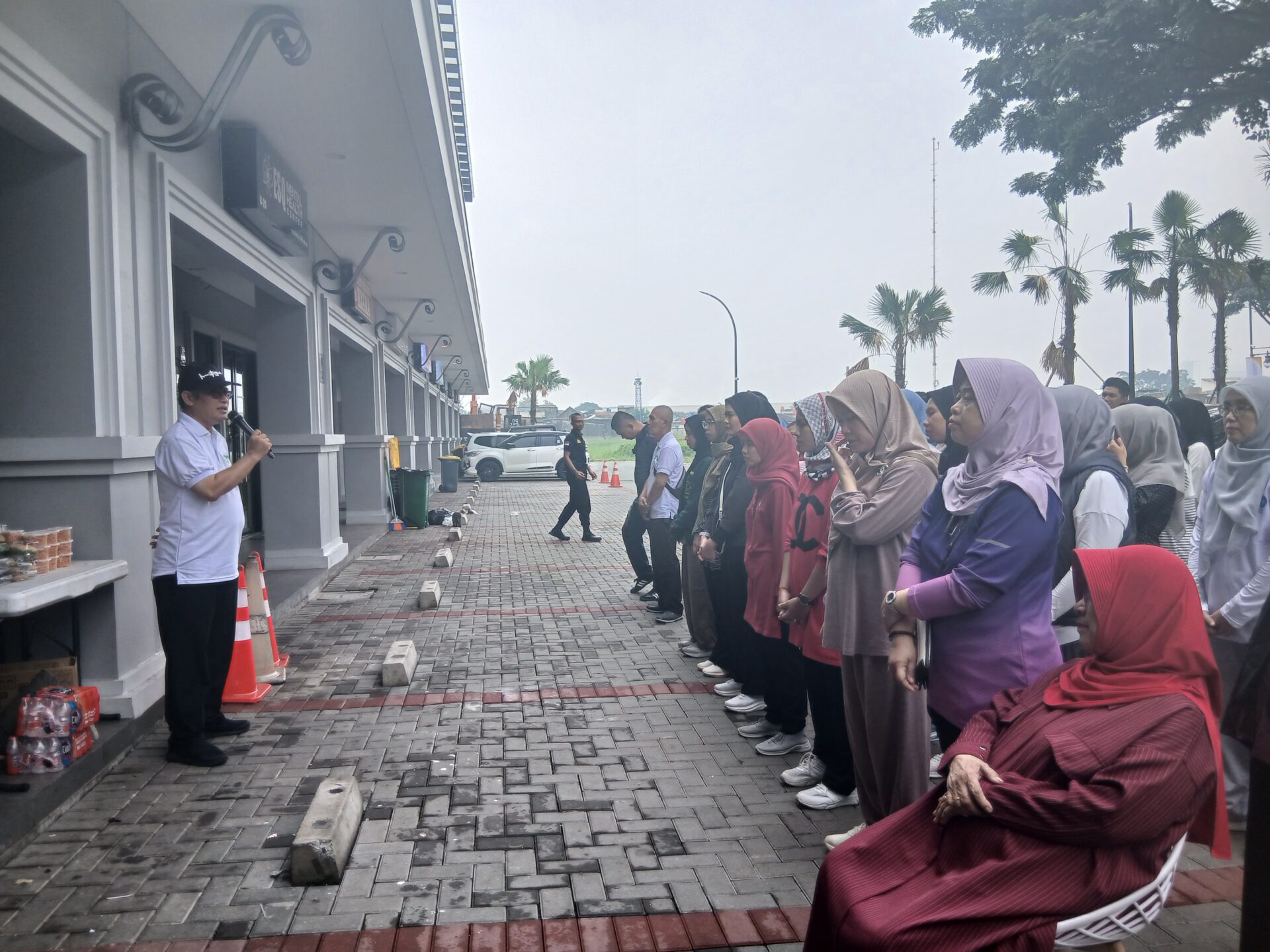 PEMBIASAAN RUTIN APEL DAN DOA PAGI  DI KAMPUS STIKrs DHARMA HUSADA 20251028 081545 PEMBIASAAN RUTIN APEL DAN DOA PAGI  DI KAMPUS STIKrs DHARMA HUSADA STIKes
