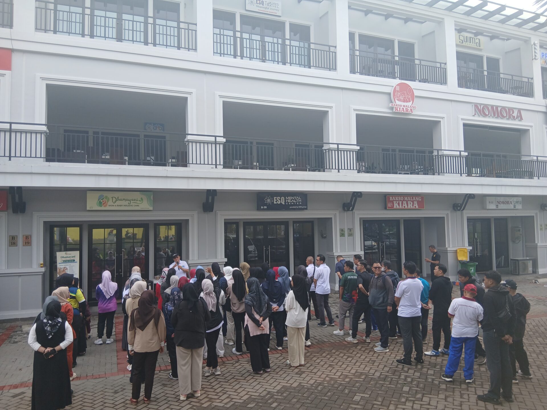 PEMBIASAAN RUTIN APEL DAN DOA PAGI  DI KAMPUS STIKrs DHARMA HUSADA 20251028 081630 PEMBIASAAN RUTIN APEL DAN DOA PAGI  DI KAMPUS STIKrs DHARMA HUSADA STIKes