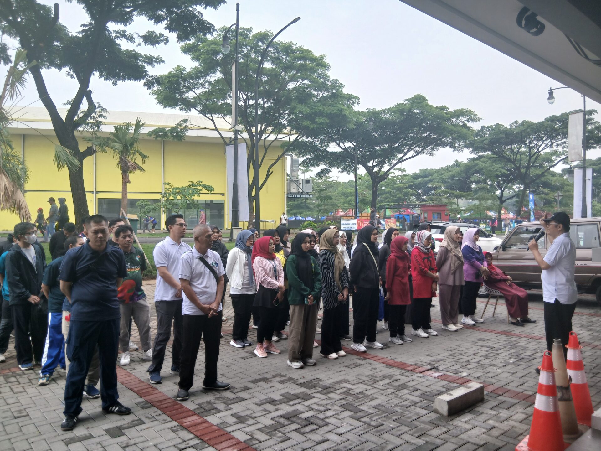 PEMBIASAAN RUTIN APEL DAN DOA PAGI  DI KAMPUS STIKrs DHARMA HUSADA 20251028 081716 PEMBIASAAN RUTIN APEL DAN DOA PAGI  DI KAMPUS STIKrs DHARMA HUSADA STIKes