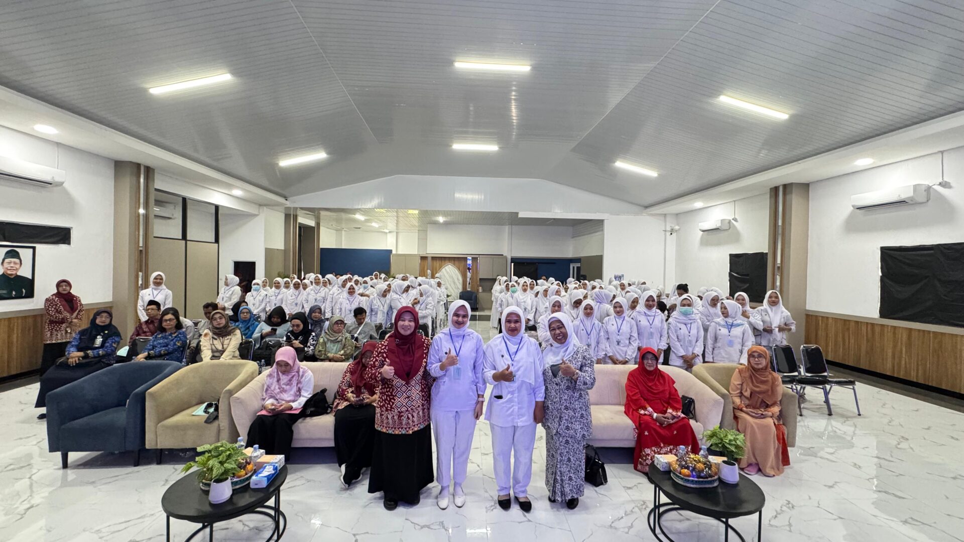 IMG 20251001 WA0025 ANGKAT JANJI PENDIDIKAN PROFESI BIDAN STIKes DHARMA HUSADA TAHUN PROFESI 2025/2026 STIKes