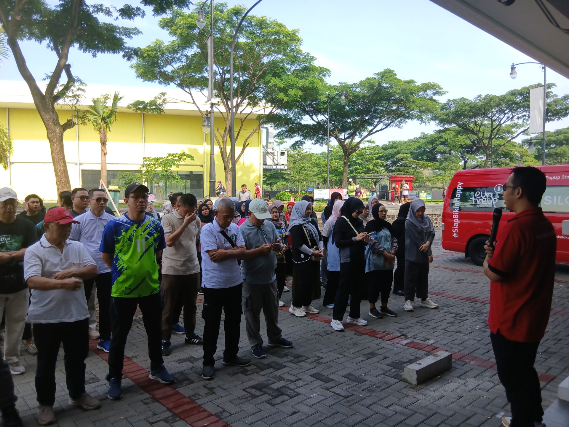 20251104 082000 4 EDUKASI TRAINING TRANSFER PASIEN DR SCOOP STRECHER/BLANGKAR AMBULANCE  DI STIKes DHARMA HUSADA STIKes