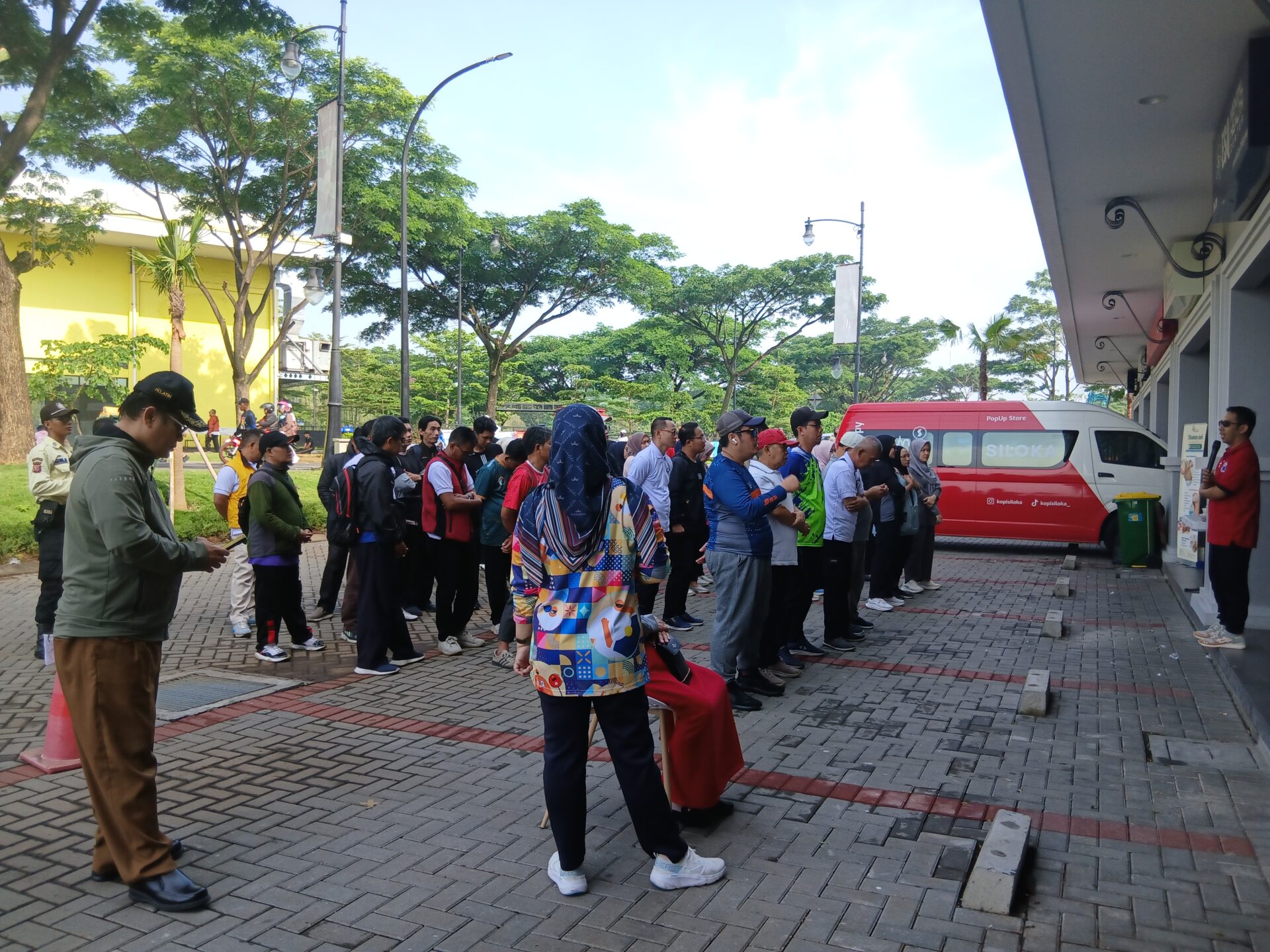 20251104 082016 2 EDUKASI TRAINING TRANSFER PASIEN DR SCOOP STRECHER/BLANGKAR AMBULANCE  DI STIKes DHARMA HUSADA STIKes