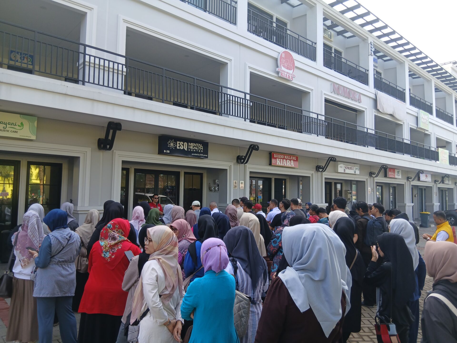 20251104 082105 3 EDUKASI TRAINING TRANSFER PASIEN DR SCOOP STRECHER/BLANGKAR AMBULANCE  DI STIKes DHARMA HUSADA STIKes