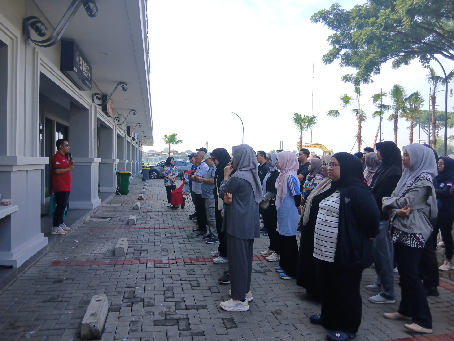 20251104 082122 3 EDUKASI TRAINING TRANSFER PASIEN DR SCOOP STRECHER/BLANGKAR AMBULANCE  DI STIKes DHARMA HUSADA STIKes