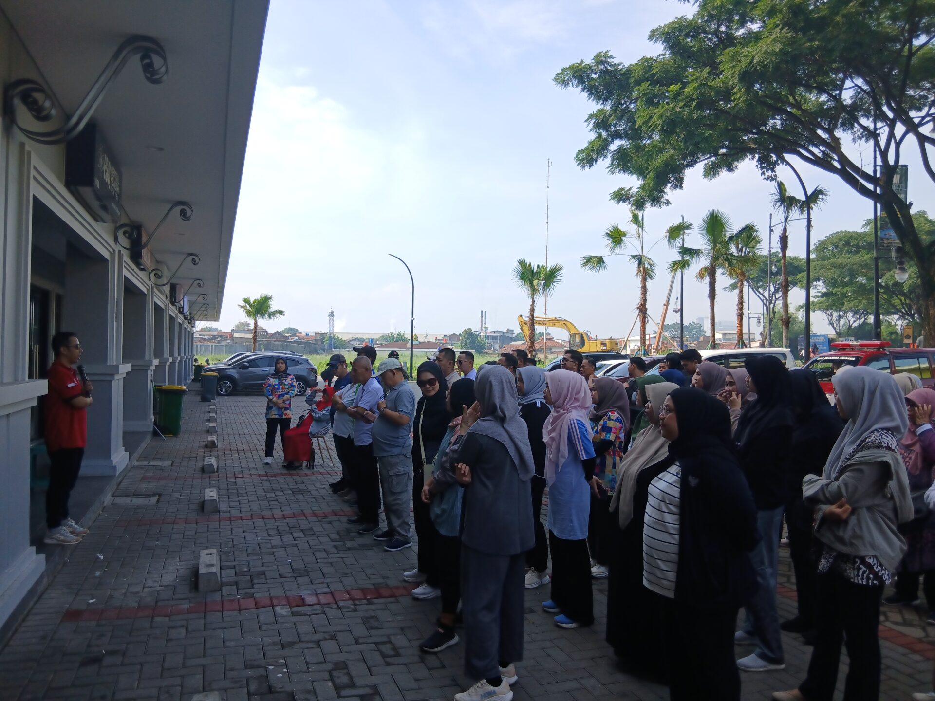 20251104 082131 3 EDUKASI TRAINING TRANSFER PASIEN DR SCOOP STRECHER/BLANGKAR AMBULANCE  DI STIKes DHARMA HUSADA STIKes