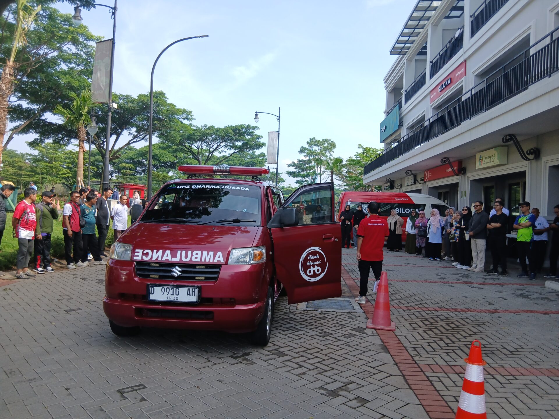 20251104 082537 3 EDUKASI TRAINING TRANSFER PASIEN DR SCOOP STRECHER/BLANGKAR AMBULANCE  DI STIKes DHARMA HUSADA STIKes