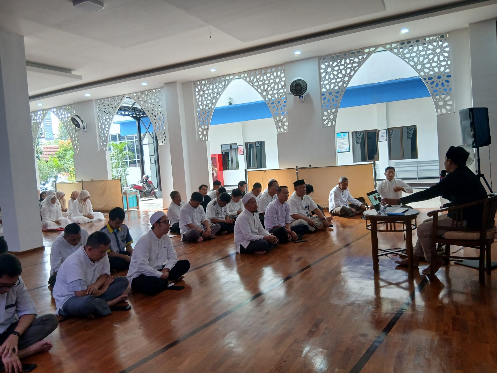 20251114 085655 1 KAJIAN  RUTIN JUMAT PAGI DI MASJID ASMAUL HUSNA  STIKes DHARMA HUSADA STIKes