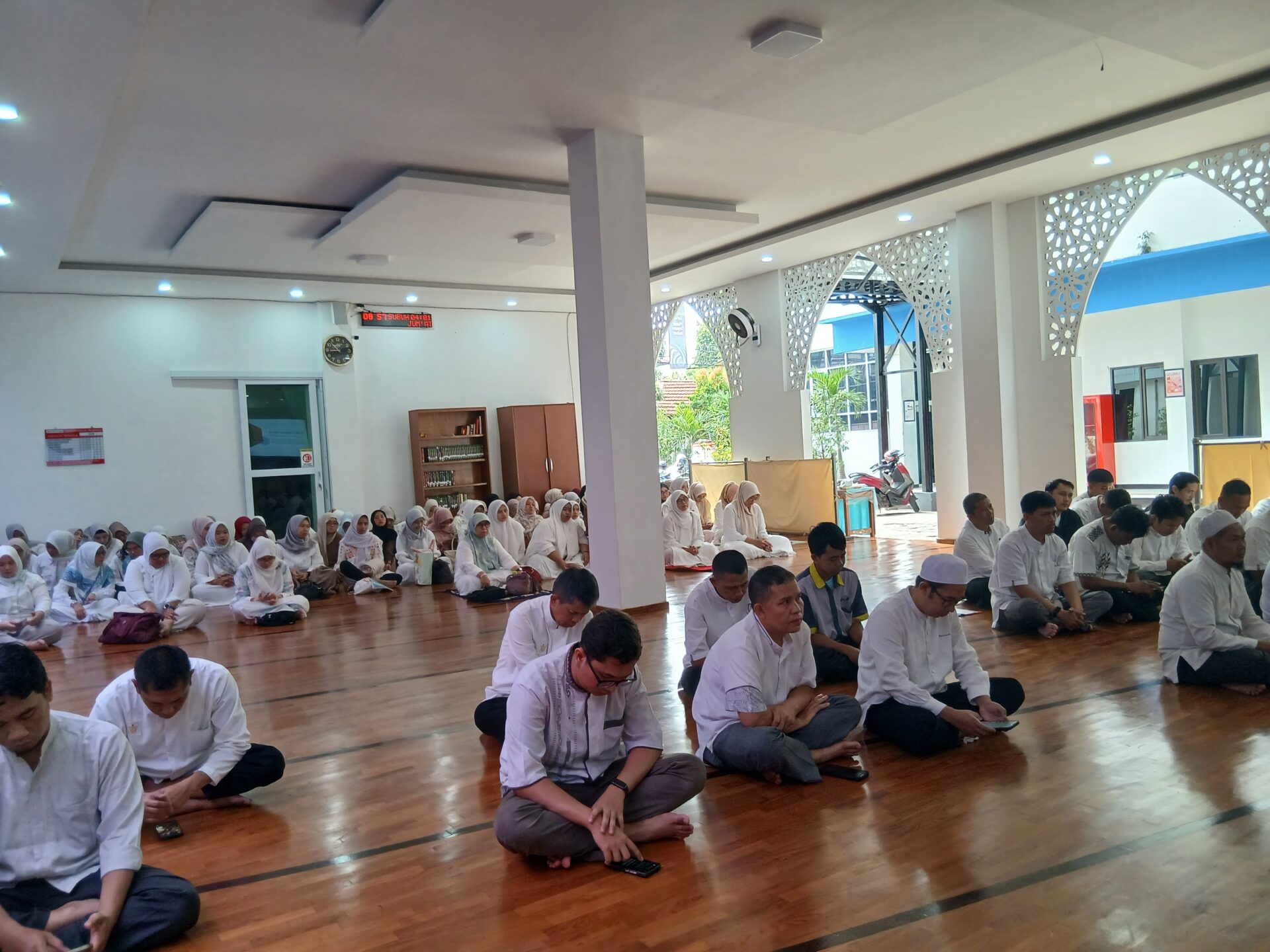 20251114 085659 1 KAJIAN  RUTIN JUMAT PAGI DI MASJID ASMAUL HUSNA  STIKes DHARMA HUSADA STIKes