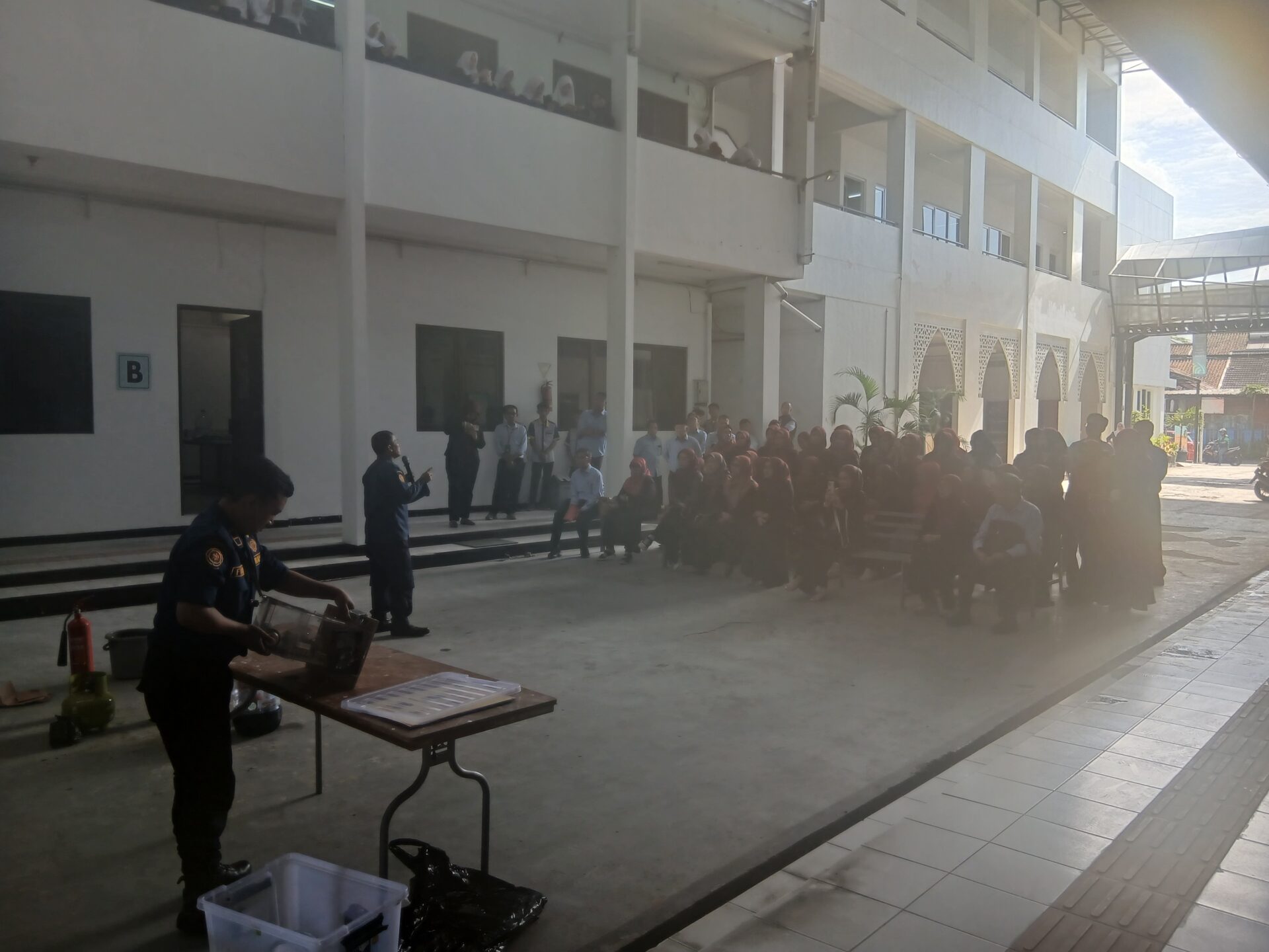 20251117 084127 EDUKASI KESIAPSIAGAAN BENCANA KEBAKARAN DI KAMPUS STIKes DHARMA HUSADA STIKes