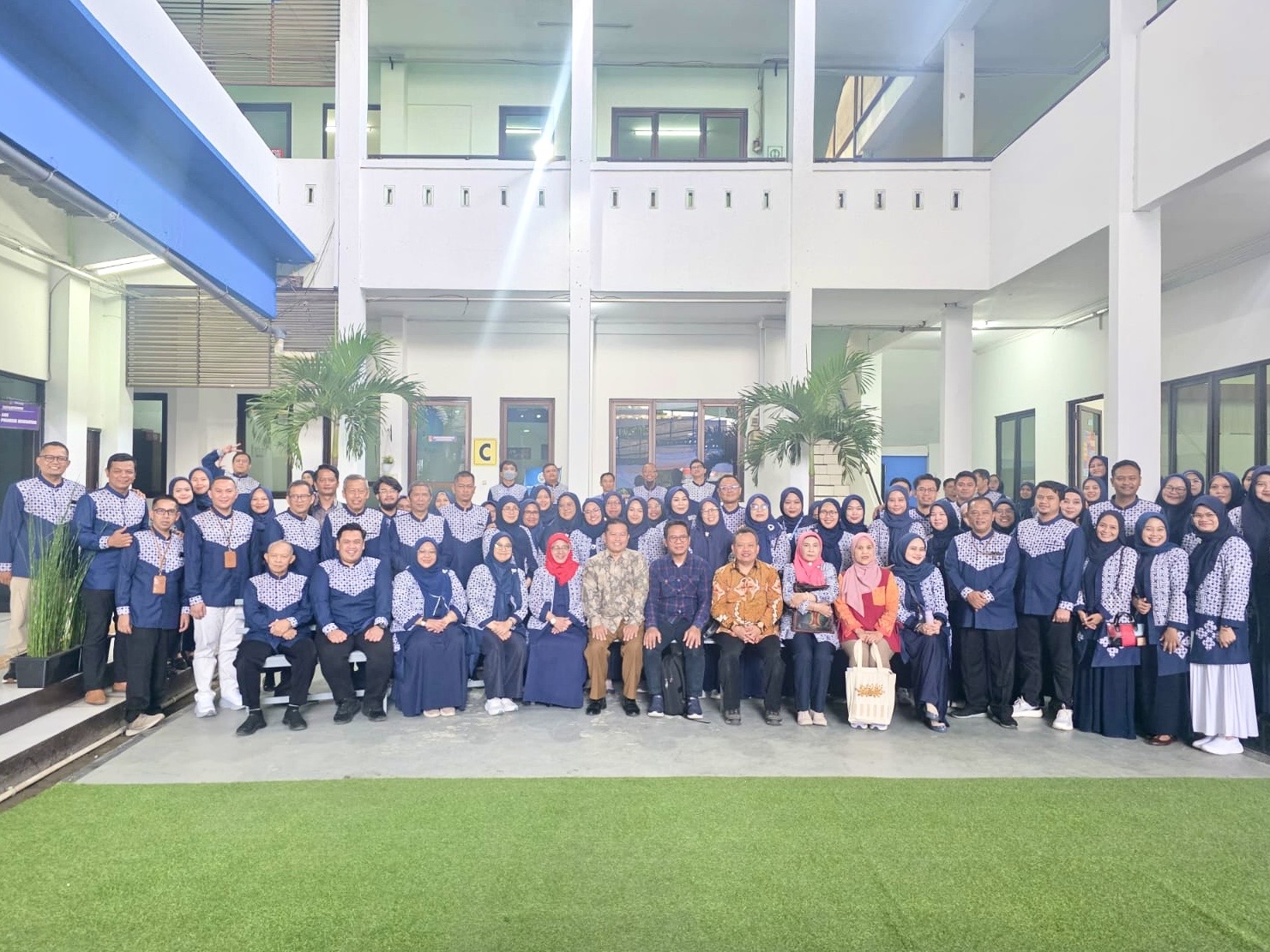 3808e625 5c66 4178 8e61 0ca4e2d57a80 PELAKSANAAN ASESMEM LAPANGAN AKREDITASI  INSTITUSI PERGURUAN TINGGI (AIPT) STIKes DHARMA HUSADA STIKes