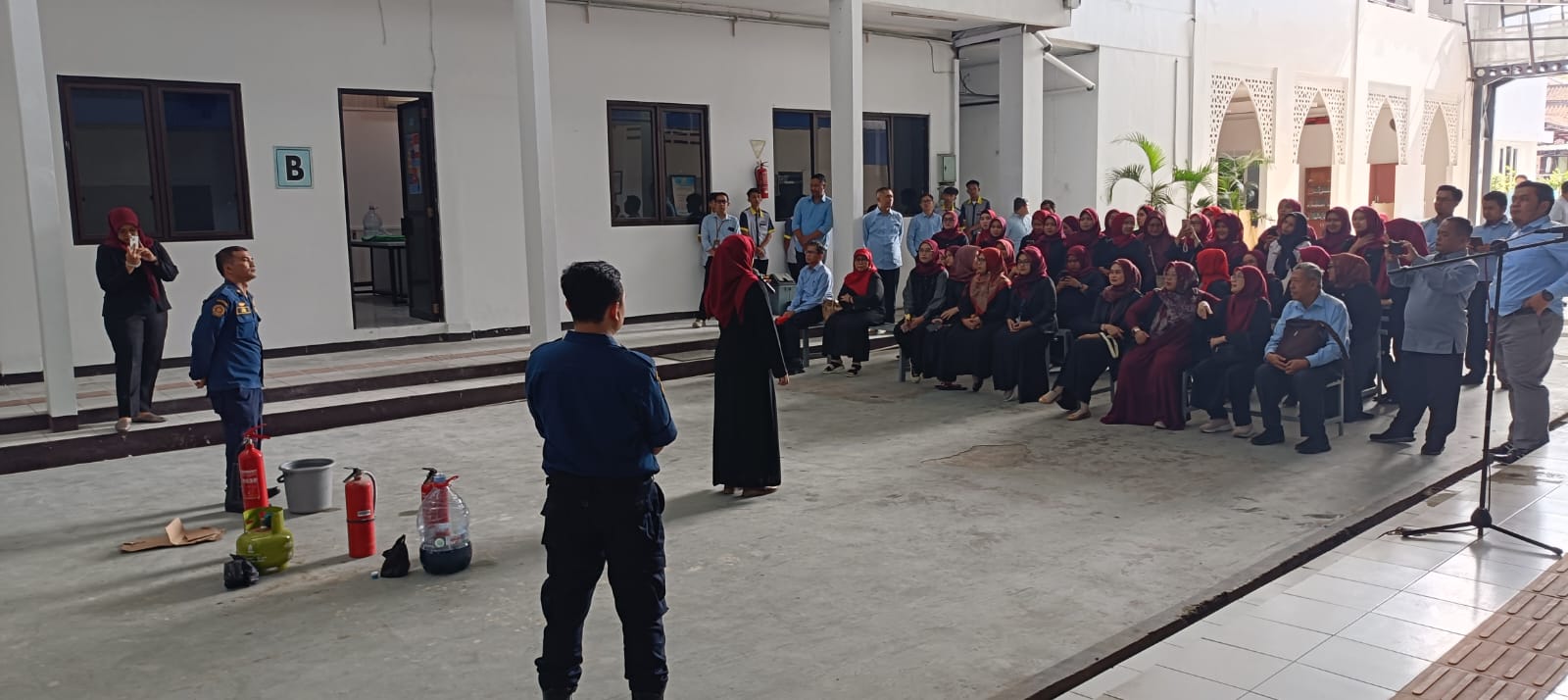 IMG 20251117 WA0002 EDUKASI KESIAPSIAGAAN BENCANA KEBAKARAN DI KAMPUS STIKes DHARMA HUSADA STIKes