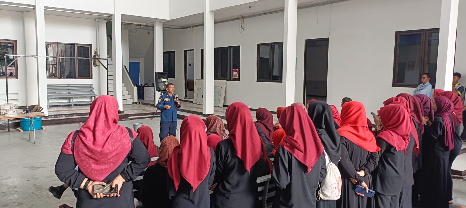 IMG 20251117 WA0004 EDUKASI KESIAPSIAGAAN BENCANA KEBAKARAN DI KAMPUS STIKes DHARMA HUSADA STIKes