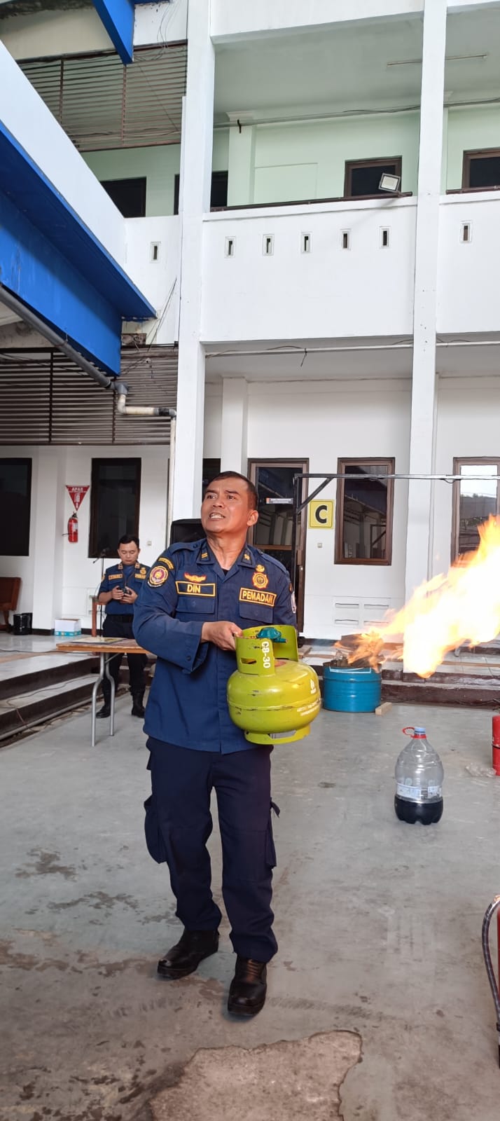 IMG 20251117 WA0006 EDUKASI KESIAPSIAGAAN BENCANA KEBAKARAN DI KAMPUS STIKes DHARMA HUSADA STIKes