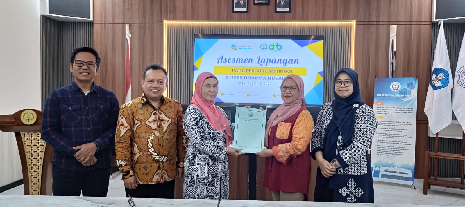 IMG 20251124 WA0051 1 PELAKSANAAN ASESMEM LAPANGAN AKREDITASI  INSTITUSI PERGURUAN TINGGI (AIPT) STIKes DHARMA HUSADA STIKes