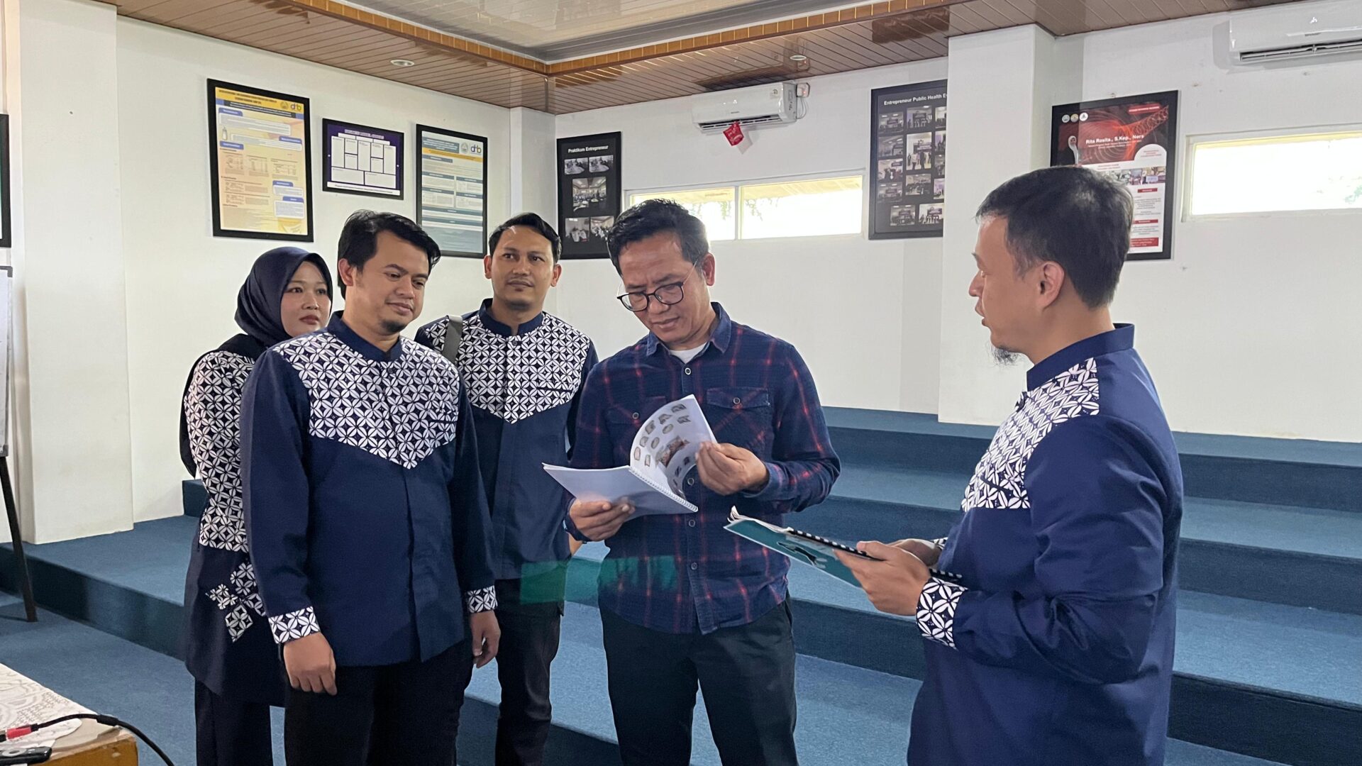 IMG 20251125 WA0008 PELAKSANAAN ASESMEM LAPANGAN AKREDITASI  INSTITUSI PERGURUAN TINGGI (AIPT) STIKes DHARMA HUSADA STIKes