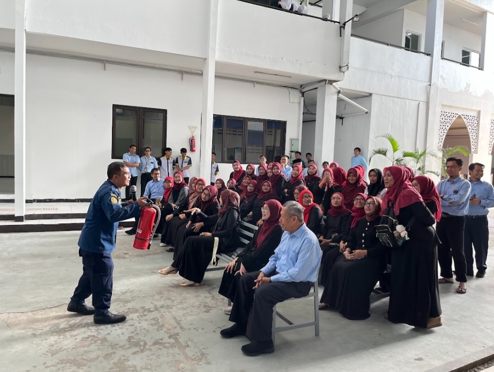 Screenshot 20251119 074241 Chrome EDUKASI KESIAPSIAGAAN BENCANA KEBAKARAN DI KAMPUS STIKes DHARMA HUSADA STIKes