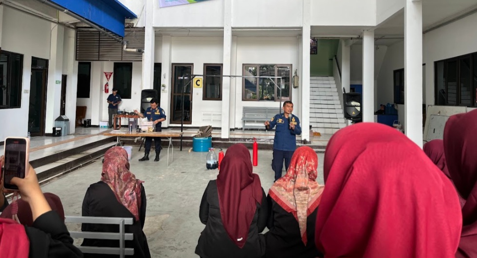 Screenshot 20251119 074355 Chrome EDUKASI KESIAPSIAGAAN BENCANA KEBAKARAN DI KAMPUS STIKes DHARMA HUSADA STIKes