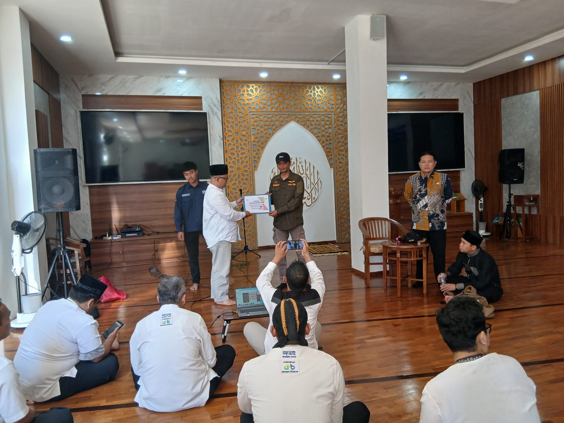 20251205 091258 STIKes DHARMA HUSADA KEMBALI MENGIRIMKAN  DOSEN DAN MAHASISWA  SEBAGAI TIM RELAWAN TIMKES   PADA BENCANA BANJIR BANDANG DAN LONGSOR DI SUMATERA UTARA STIKes