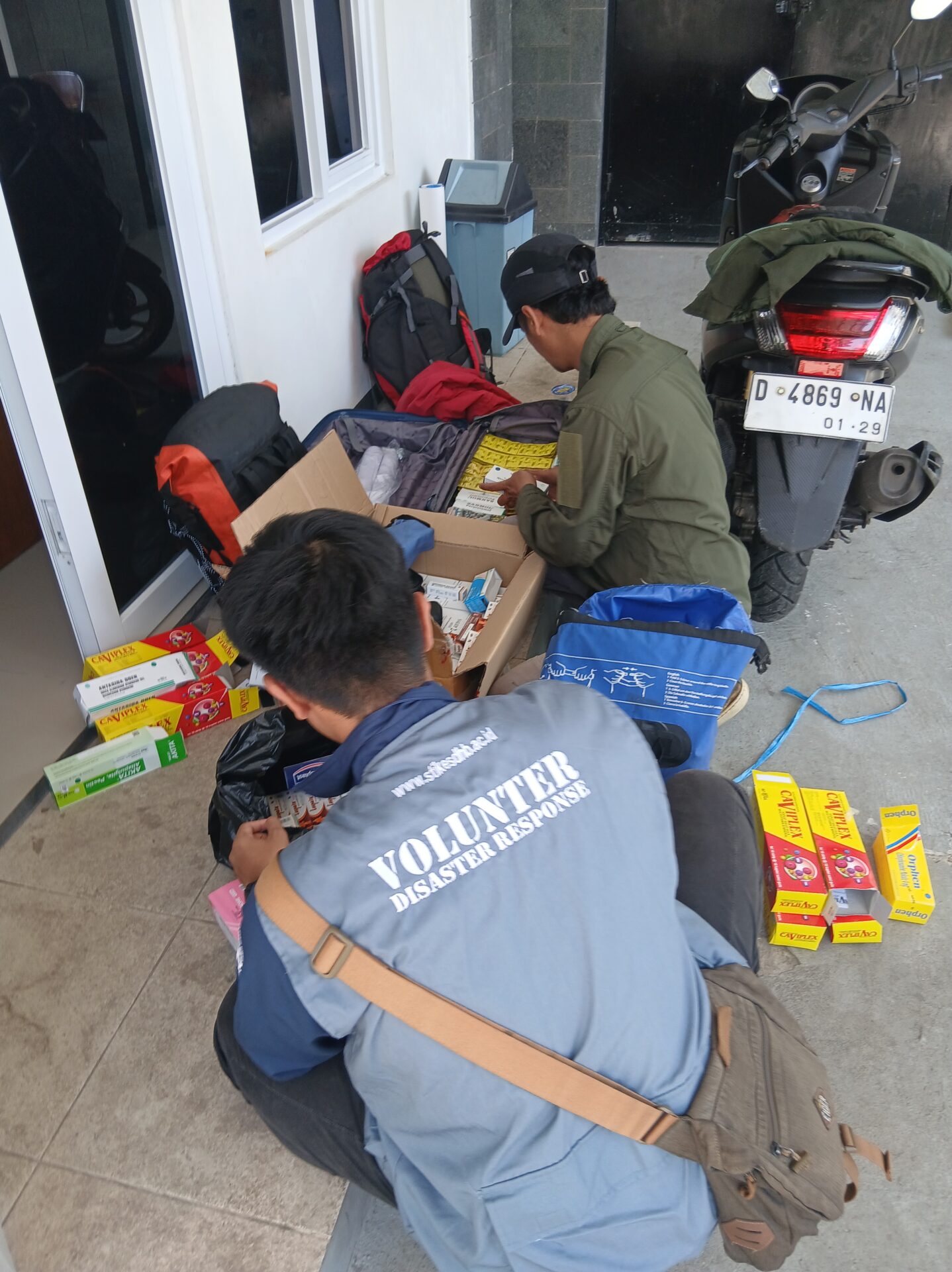 20251205 095456 STIKes DHARMA HUSADA KEMBALI MENGIRIMKAN  DOSEN DAN MAHASISWA  SEBAGAI TIM RELAWAN TIMKES   PADA BENCANA BANJIR BANDANG DAN LONGSOR DI SUMATERA UTARA STIKes