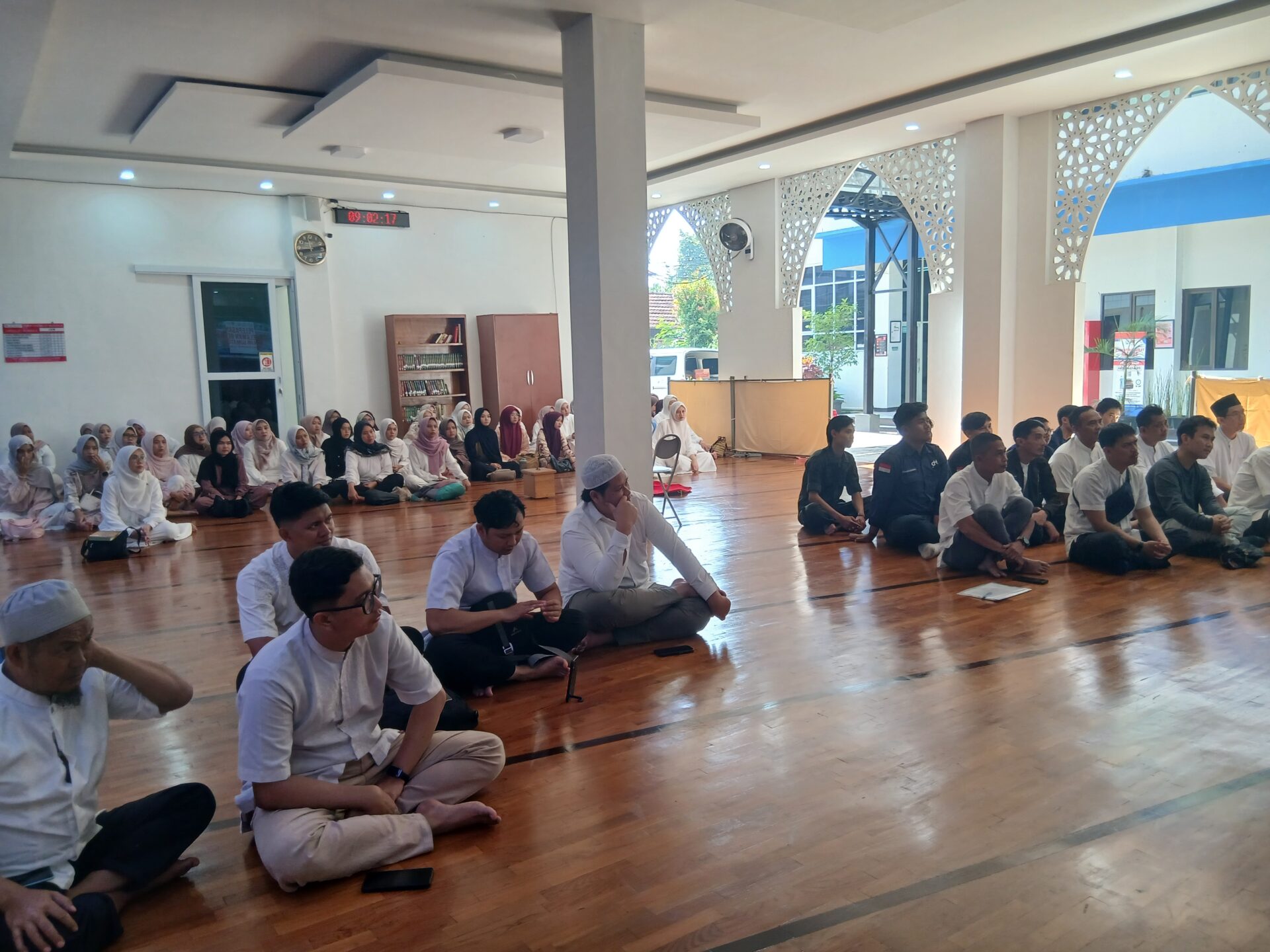 20251212 090126 STIKes DHARMA HUSADA KEMBALI BERANGKATKAN BET KE 2.  RELAWAN TIMKES BANTU KORBAN BANJIR BANDANG & LONGOR DI PROPINSI ACEH, SUMATERA  UTARA dan SUMATERA BARAT. STIKes