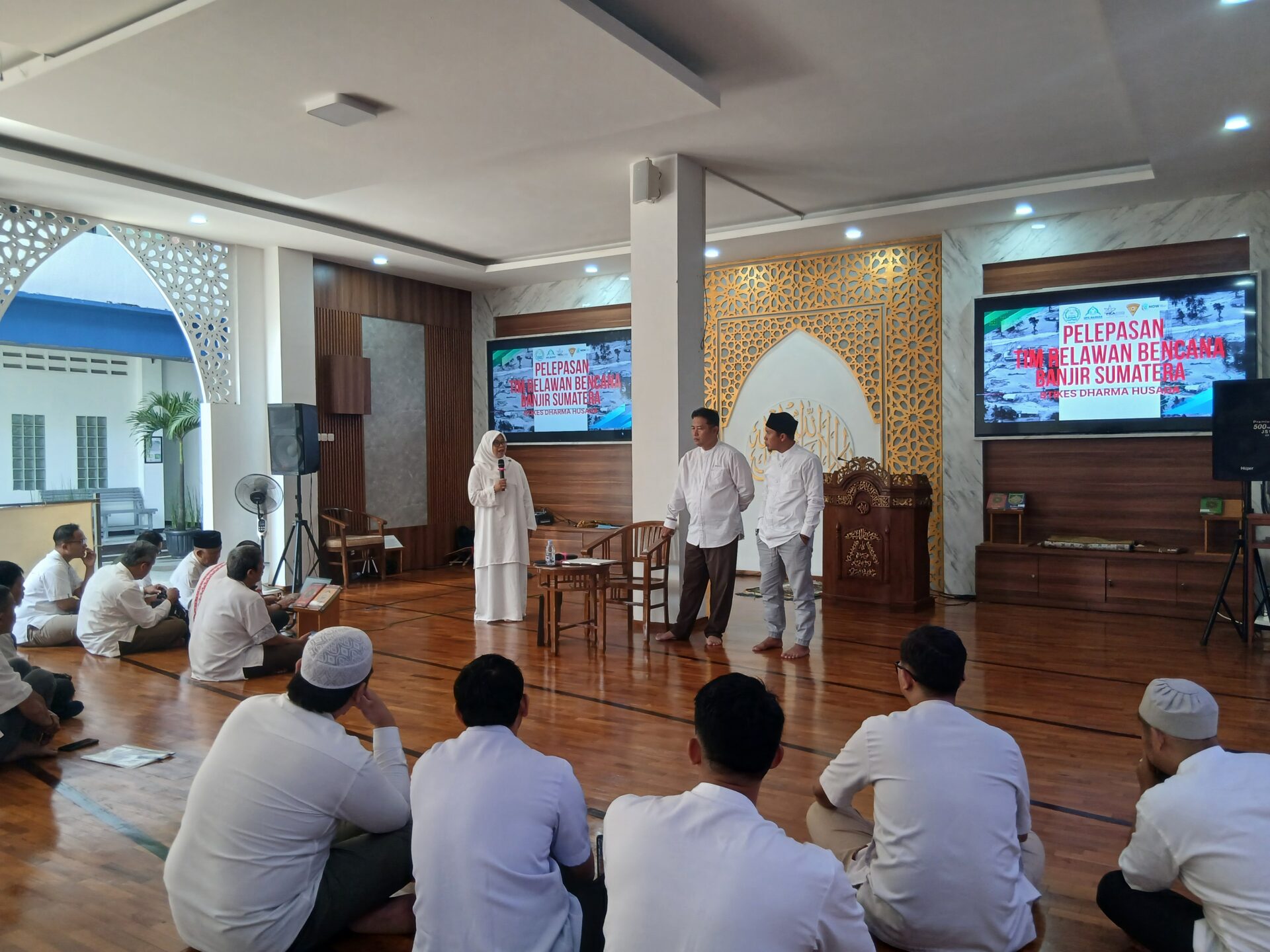 20251212 090222 STIKes DHARMA HUSADA KEMBALI BERANGKATKAN BET KE 2.  RELAWAN TIMKES BANTU KORBAN BANJIR BANDANG & LONGOR DI PROPINSI ACEH, SUMATERA  UTARA dan SUMATERA BARAT. STIKes