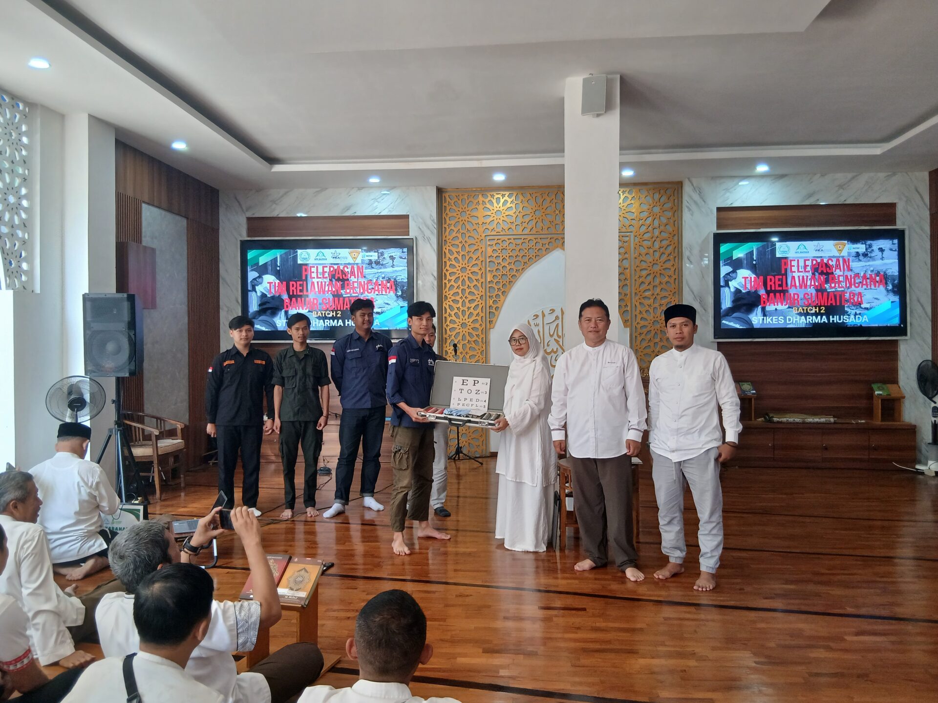 20251212 090455 STIKes DHARMA HUSADA KEMBALI BERANGKATKAN BET KE 2.  RELAWAN TIMKES BANTU KORBAN BANJIR BANDANG & LONGOR DI PROPINSI ACEH, SUMATERA  UTARA dan SUMATERA BARAT. STIKes