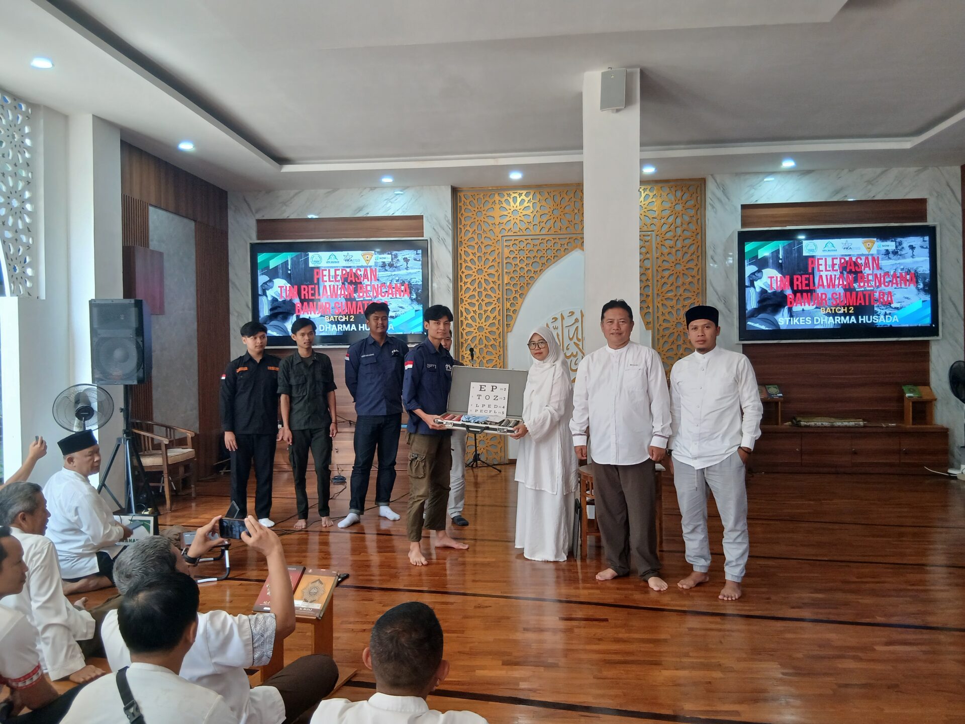 20251212 090456 STIKes DHARMA HUSADA KEMBALI BERANGKATKAN BET KE 2.  RELAWAN TIMKES BANTU KORBAN BANJIR BANDANG & LONGOR DI PROPINSI ACEH, SUMATERA  UTARA dan SUMATERA BARAT. STIKes