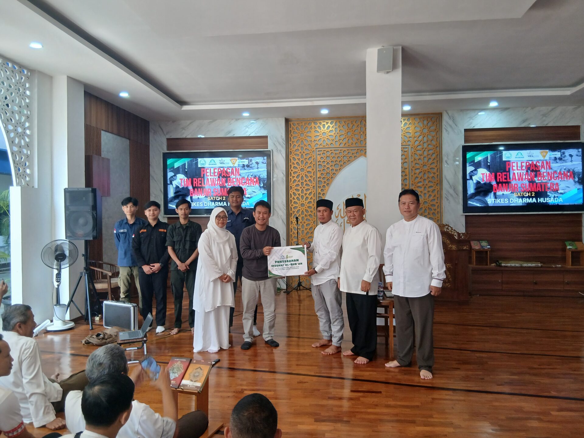 20251212 090519 STIKes DHARMA HUSADA KEMBALI BERANGKATKAN BET KE 2.  RELAWAN TIMKES BANTU KORBAN BANJIR BANDANG & LONGOR DI PROPINSI ACEH, SUMATERA  UTARA dan SUMATERA BARAT. STIKes