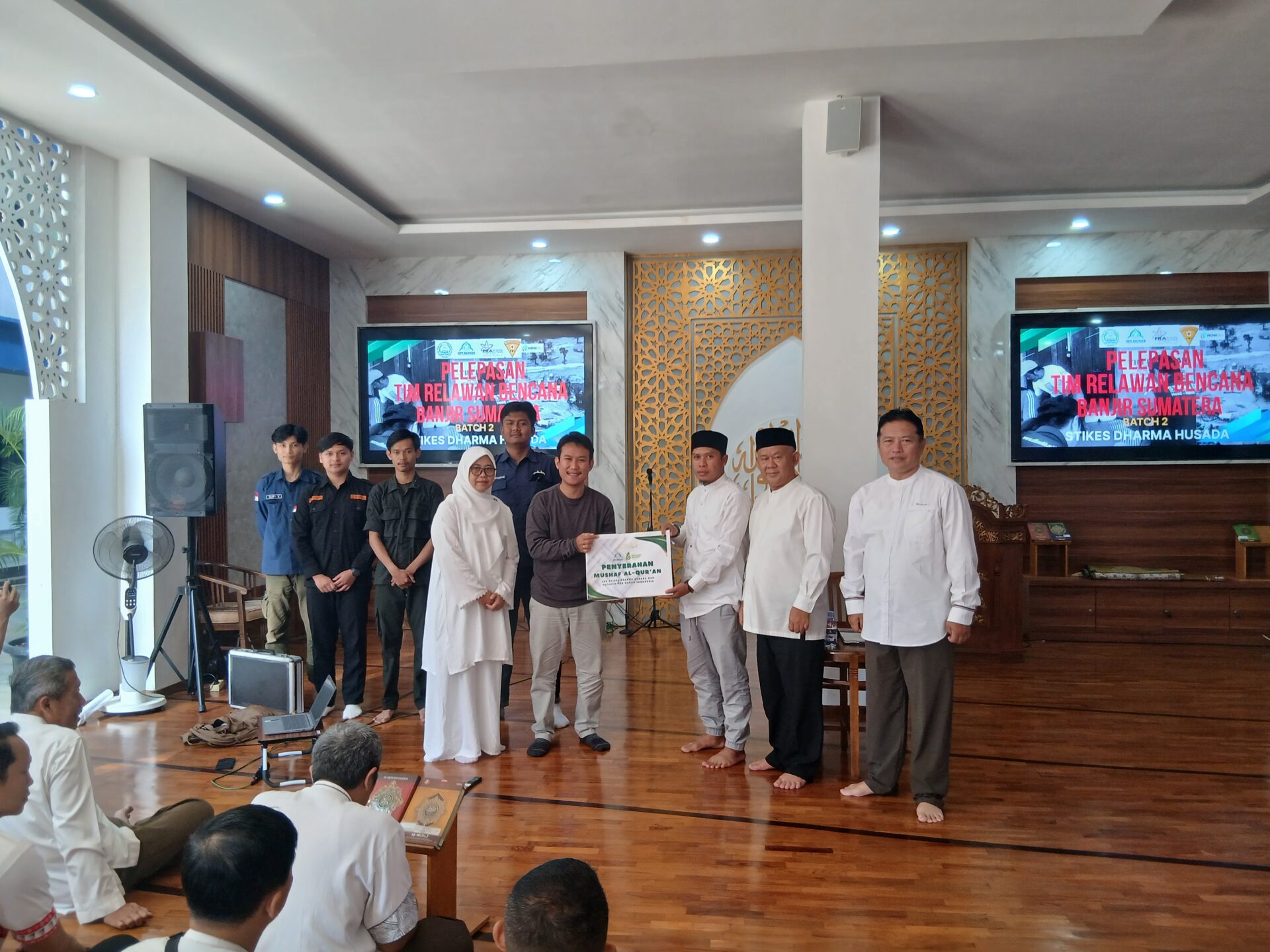 20251212 090521 STIKes DHARMA HUSADA KEMBALI BERANGKATKAN BET KE 2.  RELAWAN TIMKES BANTU KORBAN BANJIR BANDANG & LONGOR DI PROPINSI ACEH, SUMATERA  UTARA dan SUMATERA BARAT. STIKes