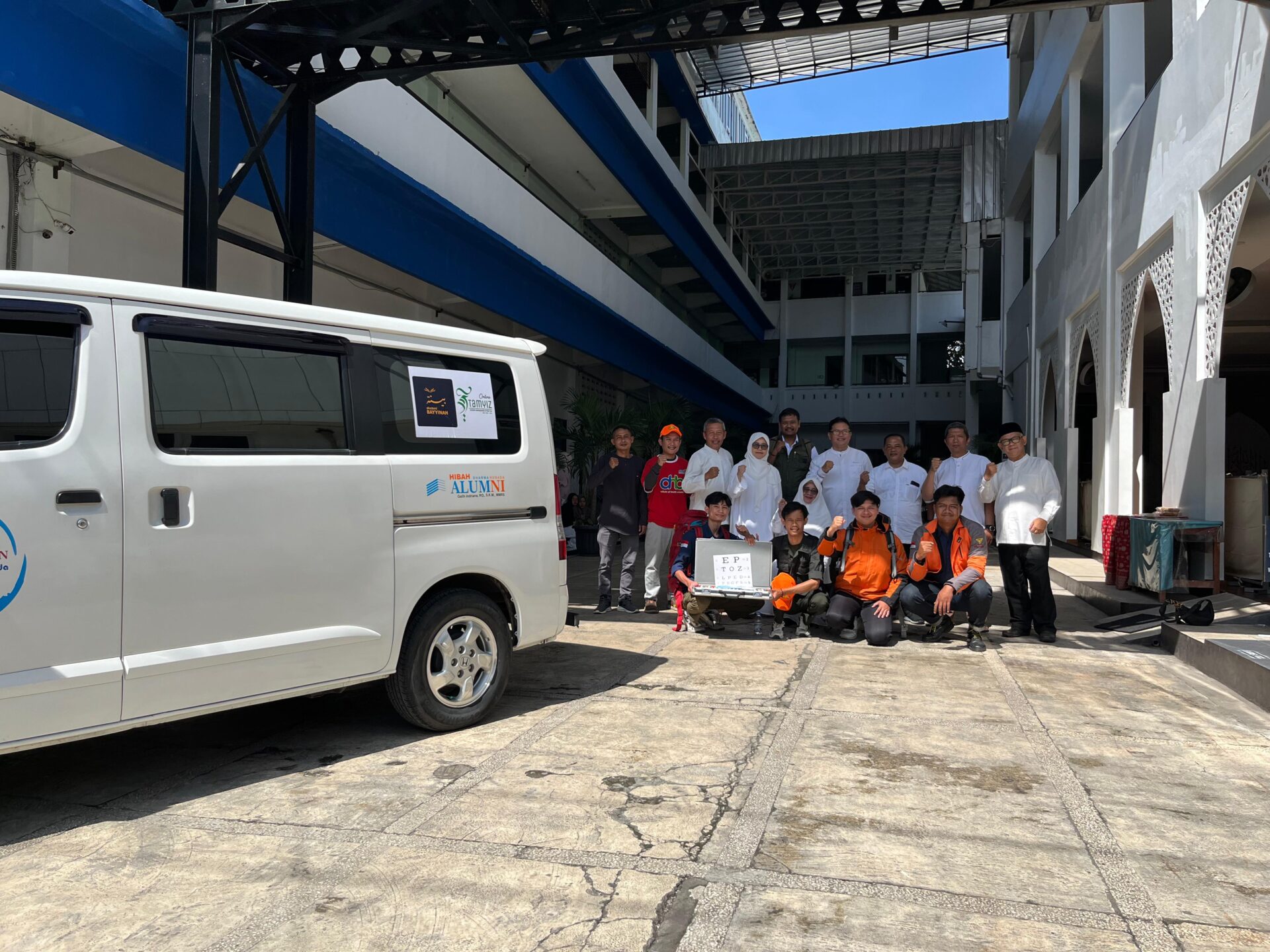 IMG 20251212 WA0015 1 STIKes DHARMA HUSADA KEMBALI BERANGKATKAN BET KE 2.  RELAWAN TIMKES BANTU KORBAN BANJIR BANDANG & LONGOR DI PROPINSI ACEH, SUMATERA  UTARA dan SUMATERA BARAT. STIKes