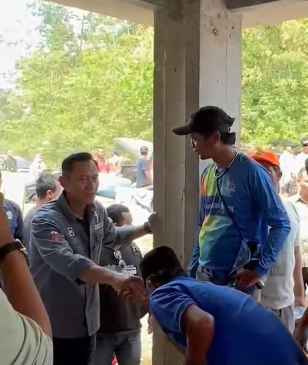 Screenshot 20251210 224341 Gallery 1 TIM RELAWAN TIMKES STIKes DHARMA HUSADA MENDAPAT KUNJUNGAN DAN BANTUAN OBAT OBATAN DARI MENTERI AHY ( AGUS HARIMURTI YUDHOYONO) BUAT MASYARAKAT ACEH TAMIANG YANG TERDAMPAK BENCANA BANJIR BANDANG DAN LONGSOR STIKes