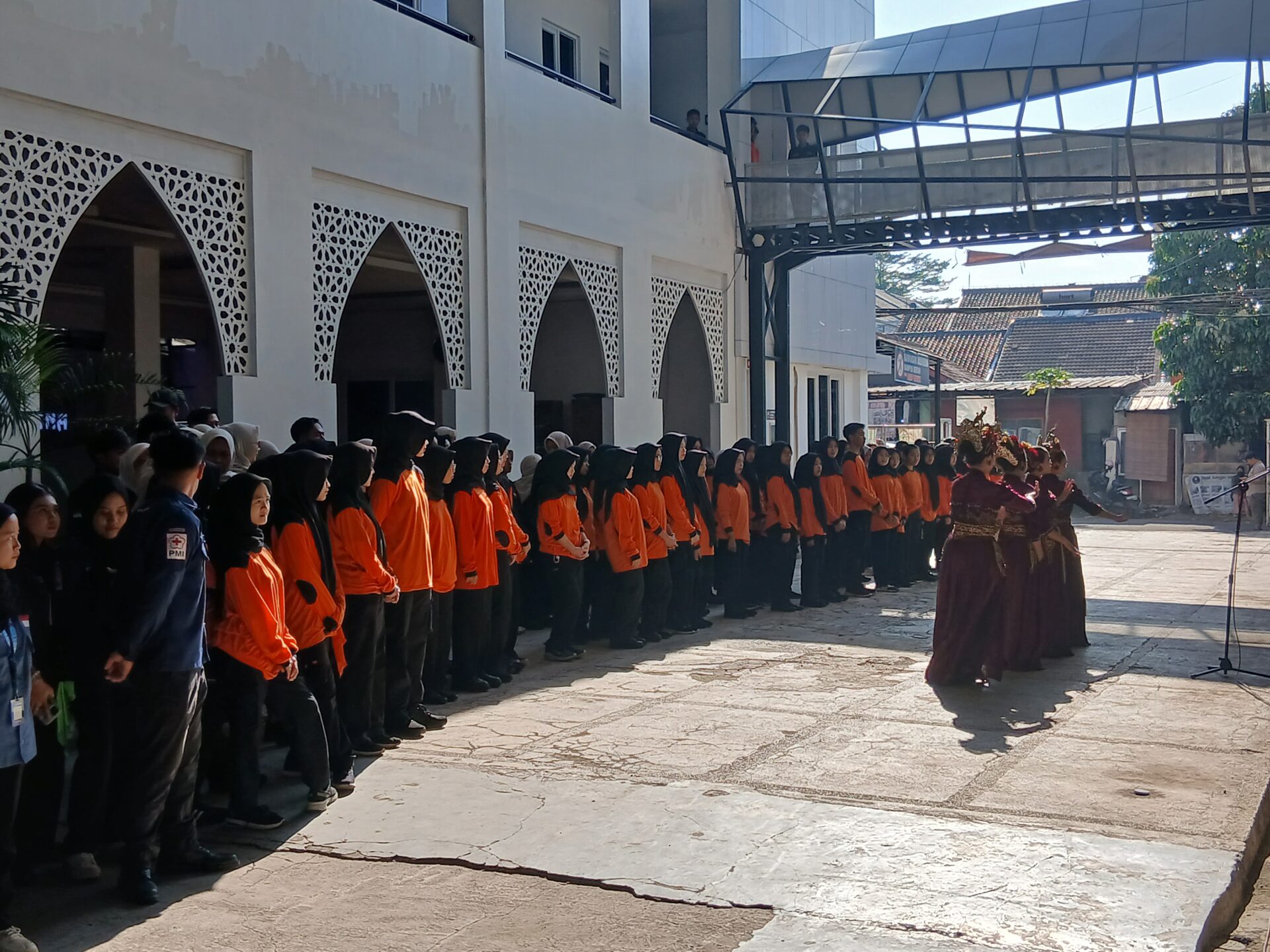 20260315 081207 PELEPASAN TIM RELAWAN KESEHATAN  (TIMKES) STIKes DHARMA HUSADA DALAM RANGKA POSKO LEBARAN HARI RAYA IDUL FITRI 1447 H. TAHUN 2026. STIKes