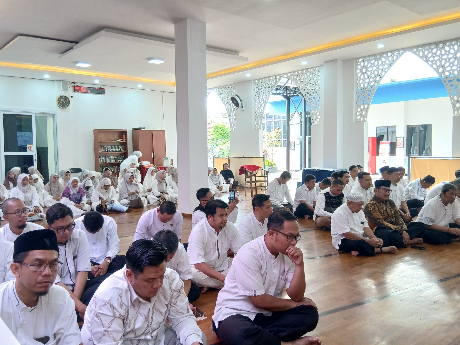 20260327 082013 HALAL BIHALAL DAN KAJIAN RUTIN JUMAT PAGI DALAM RANGKA HARI RAYA IDUL FITRI 1447 H BERSAMA BAPAK Drs. H. HIKMAT GINANJAR, M.Si STIKes