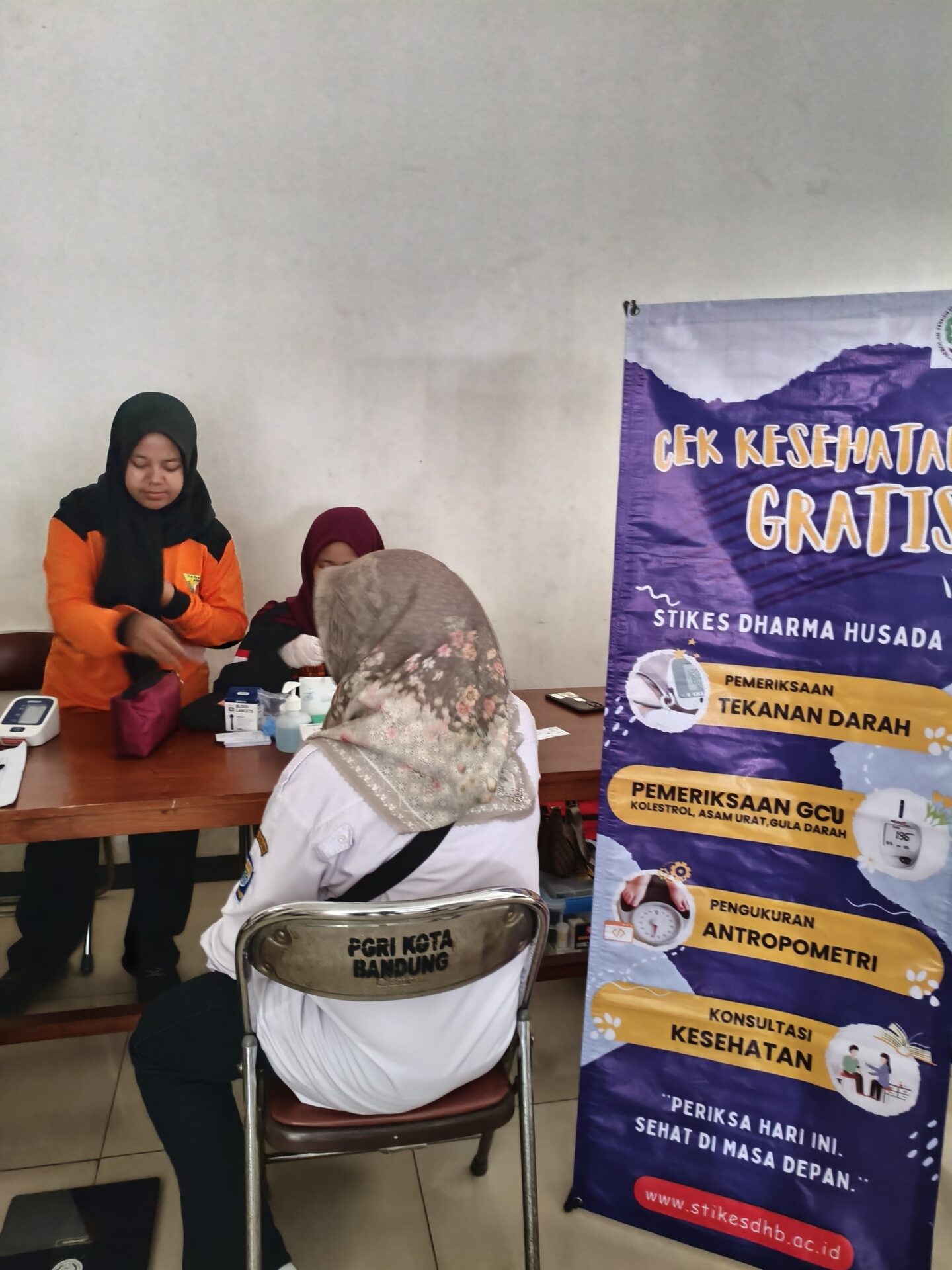 IMG 20260304 WA0013 KEGIATAN TIMKES  STIKes DHARMA HUSADA DI BULAN SUCI RAMADHAN 1447 H. TAHUN 2026,  BERUPA PEMERIKSAAN GCU DAN PEMERIKSAAN MATA  KEPADA JAJARAN PENGURUS DAN ANGGOTA PGRI KOTA BANDUNG. STIKes