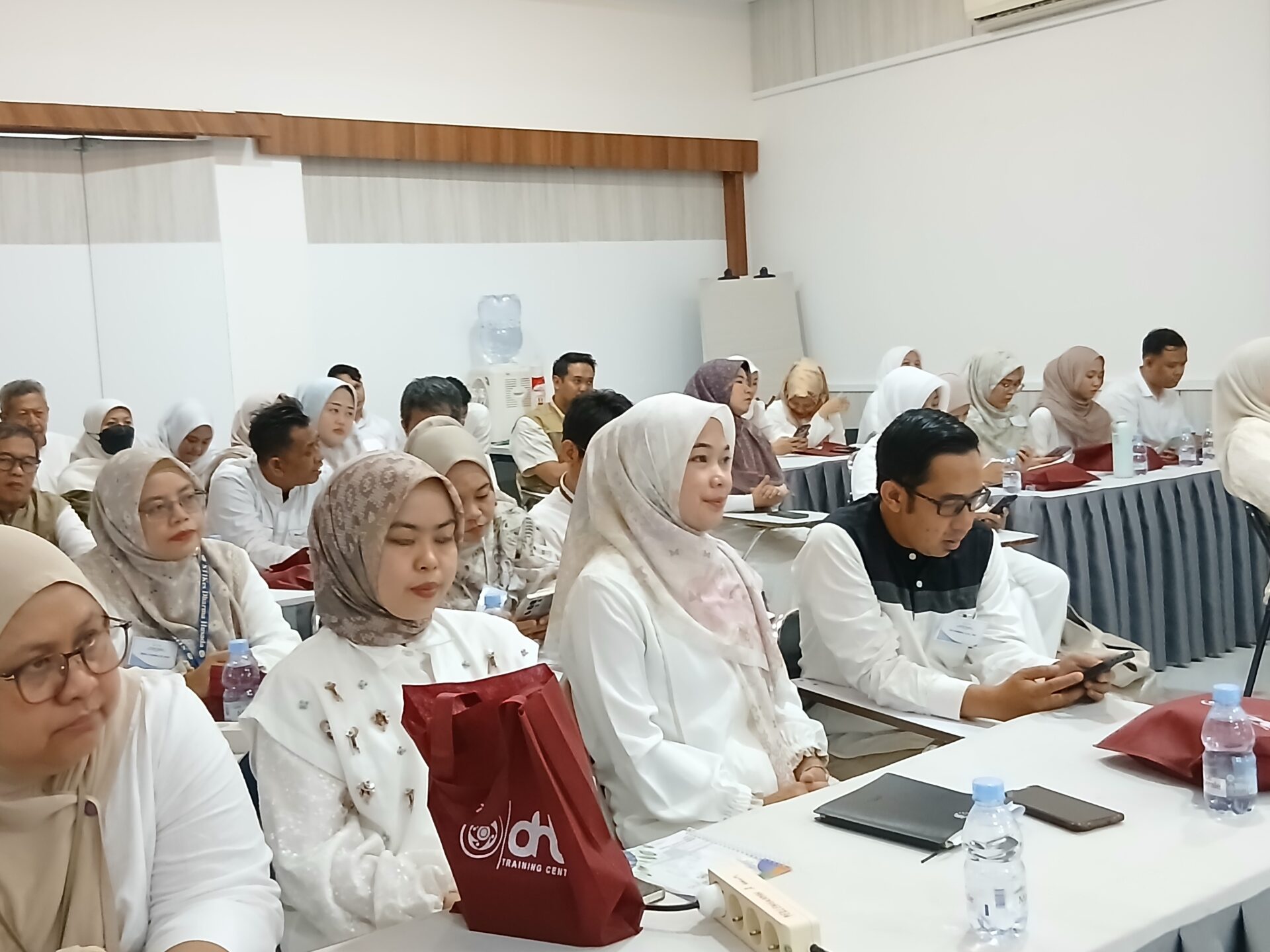 KEGIATAN IN HOUSE TRAINING (IHT) DI STIKes DHARMA HUSADA. 20260508 134100 1 KEGIATAN IN HOUSE TRAINING (IHT) DI STIKes DHARMA HUSADA. STIKes