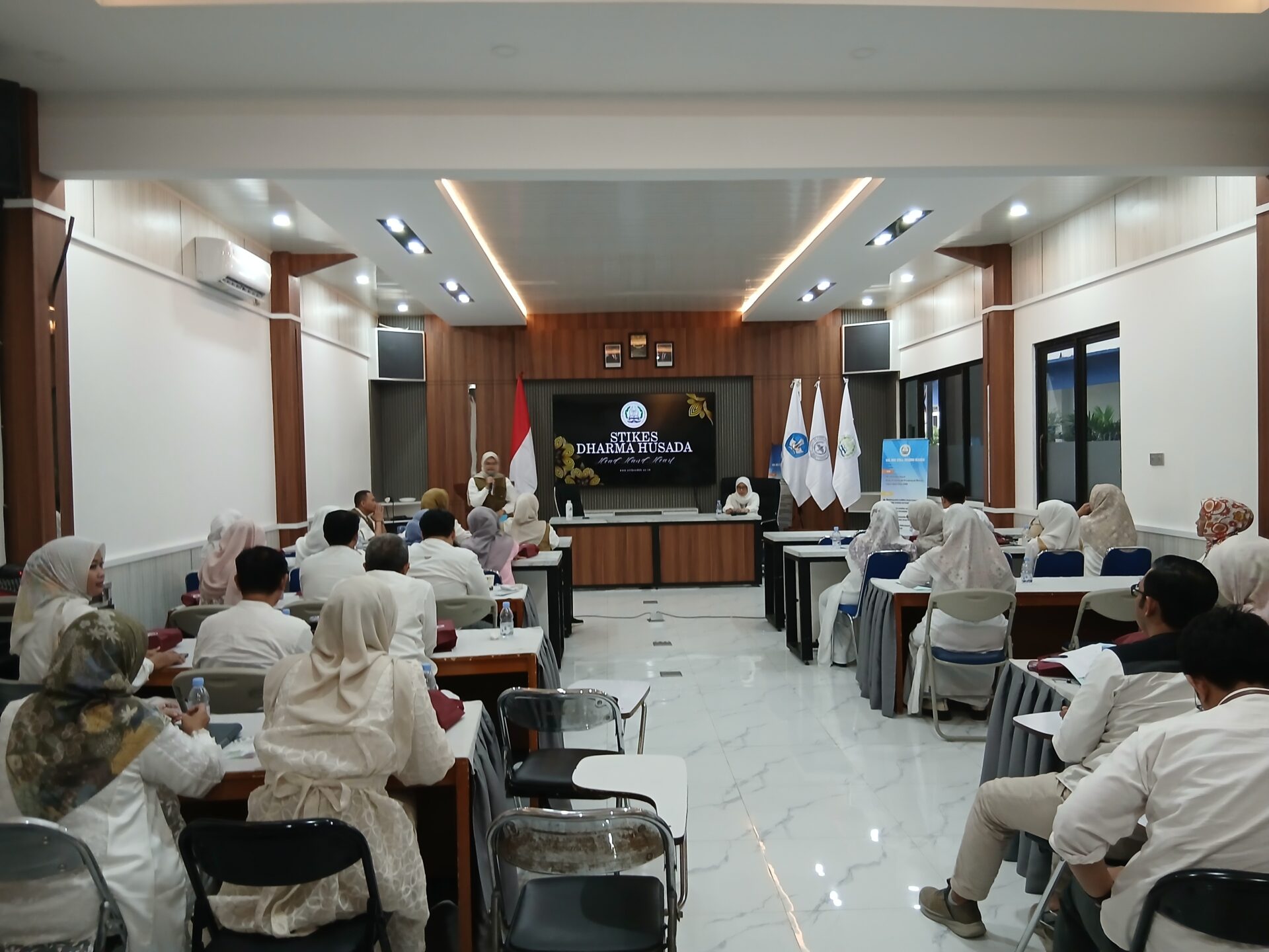 KEGIATAN IN HOUSE TRAINING (IHT) DI STIKes DHARMA HUSADA. 20260508 151059 KEGIATAN IN HOUSE TRAINING (IHT) DI STIKes DHARMA HUSADA. STIKes